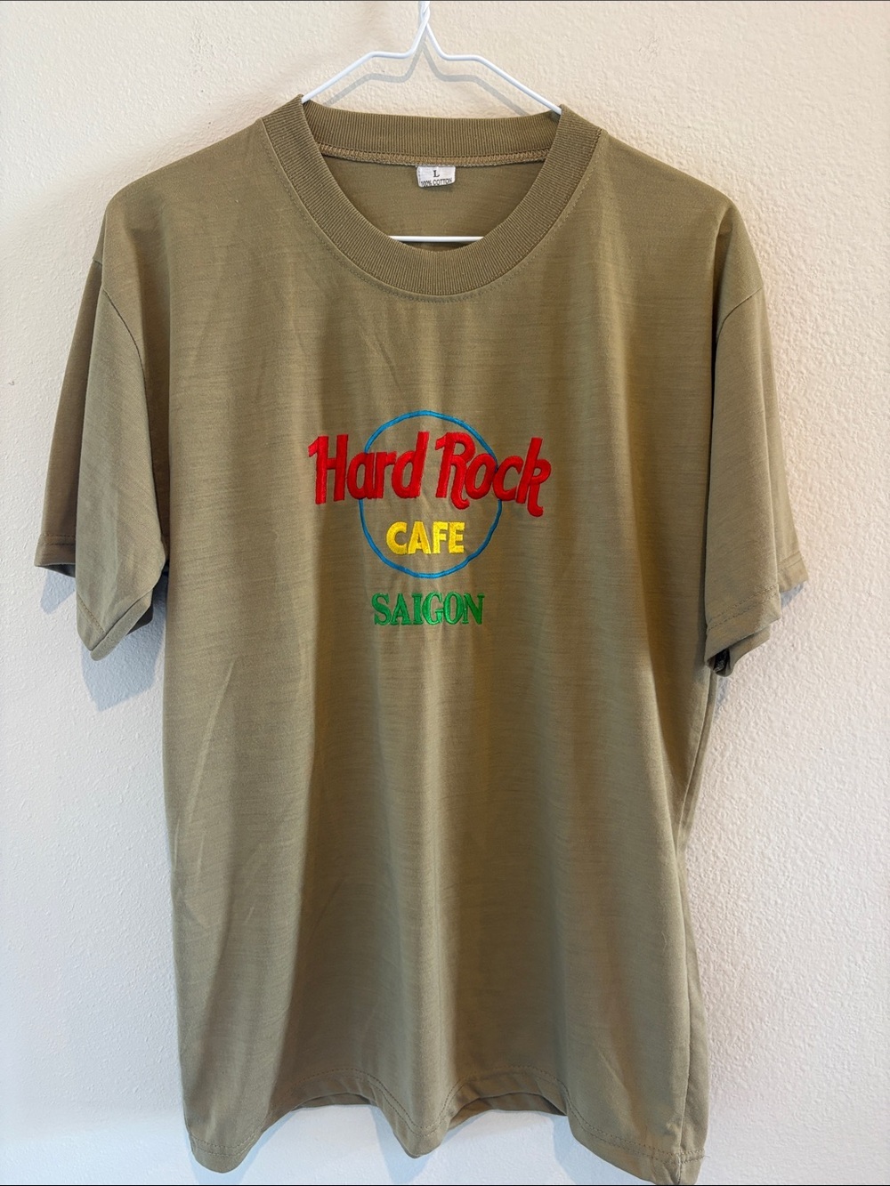 Hard Rock Cafe tee shirt 🗺️SAIGON southern Vietnam        • 100% Cotton